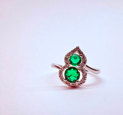 Emerald Embrace Dual Heart Anti-Tarnish Ring